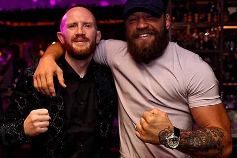 Conor McGregor's Photographer Makes Boxing Debut with His Mentor's Support