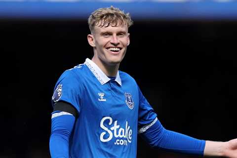 Man United table second bid for Everton defender Branthwaite