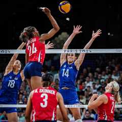 5 alive: USA women grind to Paris Olympics volleyball victory over Serbia