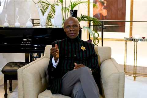 EXCLUSIVE: EUBANK SR SMUGGLED INTO HOTEL DISGUISED FOR SHOCK RETURN!
