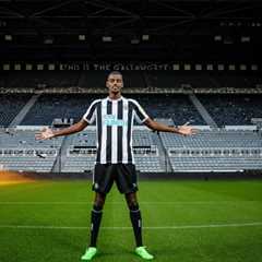 Eddie Howe Reveals Newcastle’s £150M Striker Isak Still Waiting for Contract Talks