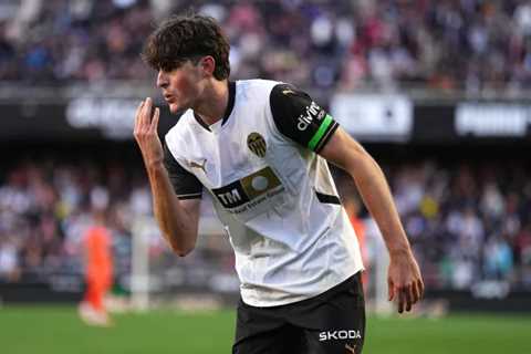 22-Year-Old Midfielder Guerra Nearing Manchester United Move