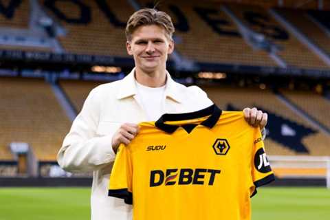 Wolves Complete Wolfe Signing From AZ Alkmaar On Five-Year Deal