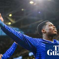 Everton Beat Nottingham Forest 3-0 as Barry Scores First