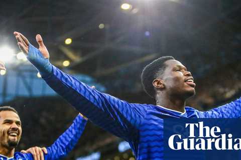 Everton Beat Nottingham Forest 3-0 as Barry Scores First