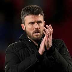 Neville: Carrick Not Long-Term Option for Man United