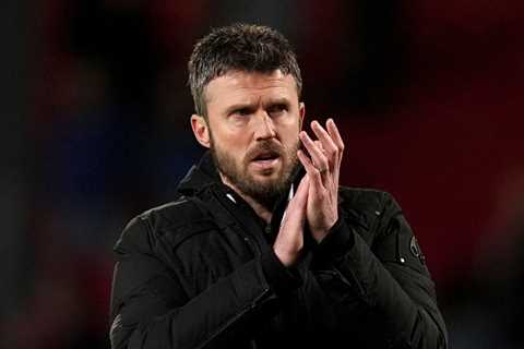 Neville: Carrick Not Long-Term Option for Man United