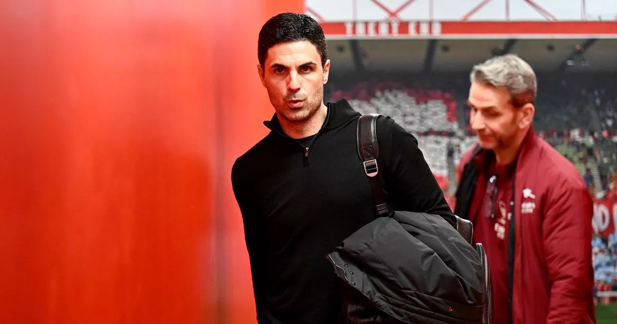 Hackett says ref should be suspended over Arsenal pen